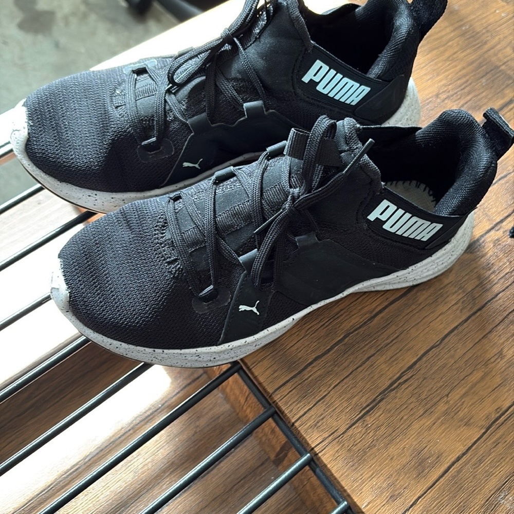 Puma Men's Black and White Sneakers